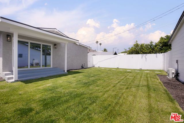 3666 2nd Avenue, Los Angeles, CA 90018