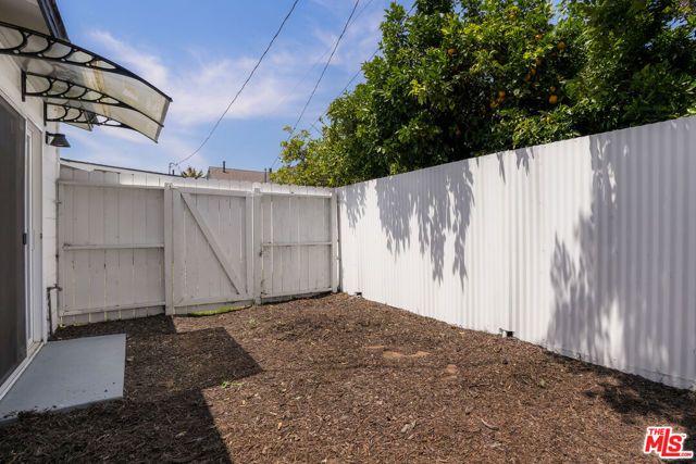 3666 2nd Avenue, Los Angeles, CA 90018