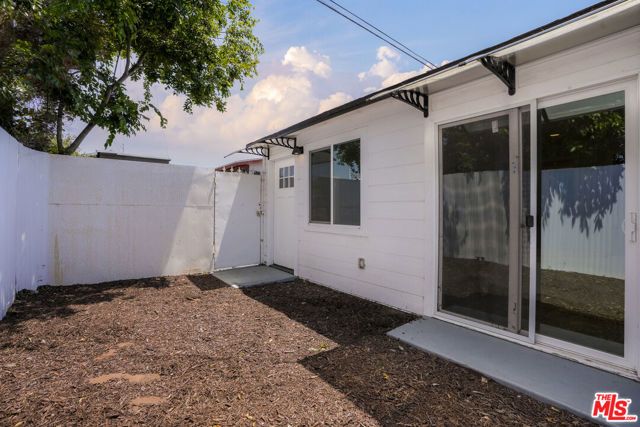 3666 2nd Avenue, Los Angeles, CA 90018