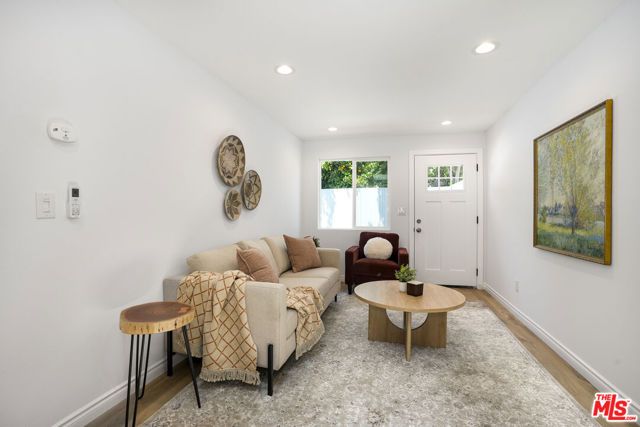 3666 2nd Avenue, Los Angeles, CA 90018