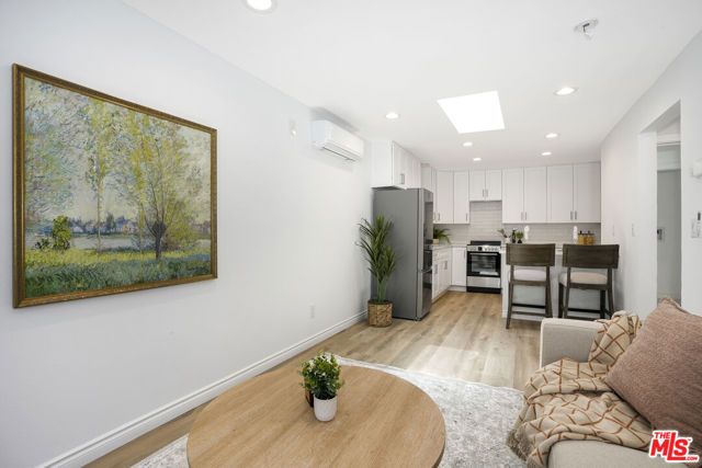 3666 2nd Avenue, Los Angeles, CA 90018