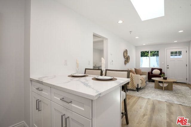 3666 2nd Avenue, Los Angeles, CA 90018