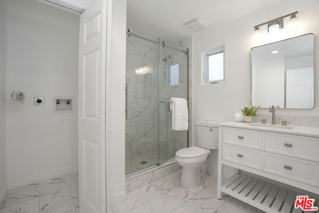 3666 2nd Avenue, Los Angeles, CA 90018