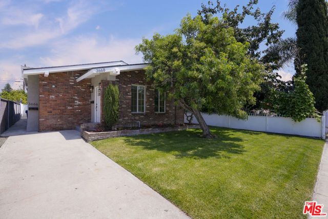 3666 2nd Avenue, Los Angeles, CA 90018