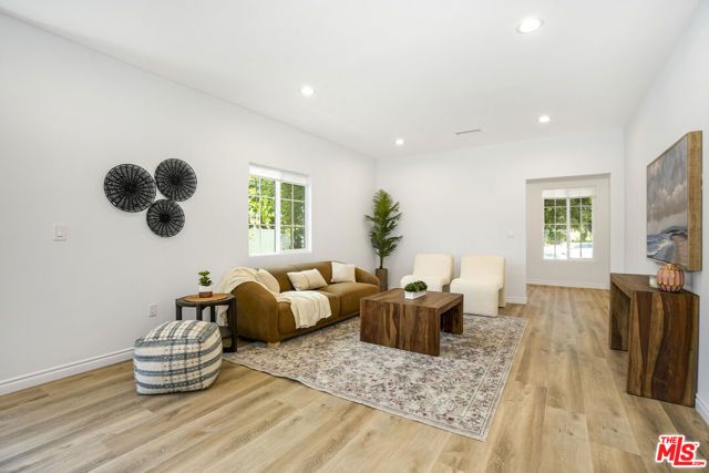 3666 2nd Avenue, Los Angeles, CA 90018