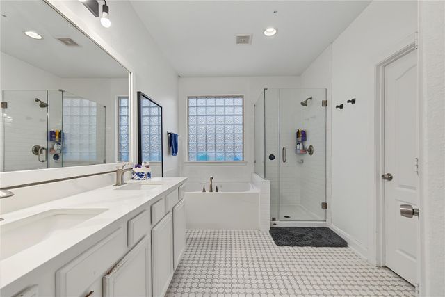 11 Tillamook Court, Spring, TX 77389