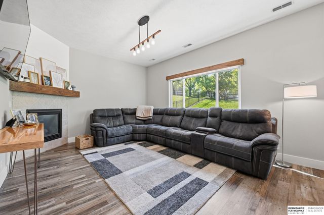 15085 Meredith Avenue, Omaha, NE 68116