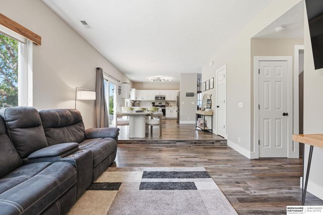 15085 Meredith Avenue, Omaha, NE 68116
