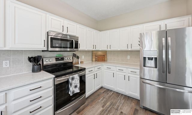 15085 Meredith Avenue, Omaha, NE 68116