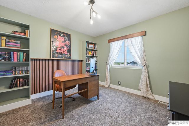 15085 Meredith Avenue, Omaha, NE 68116