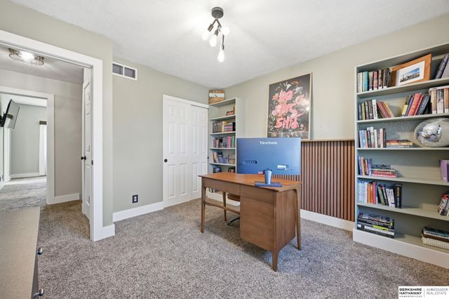 15085 Meredith Avenue, Omaha, NE 68116