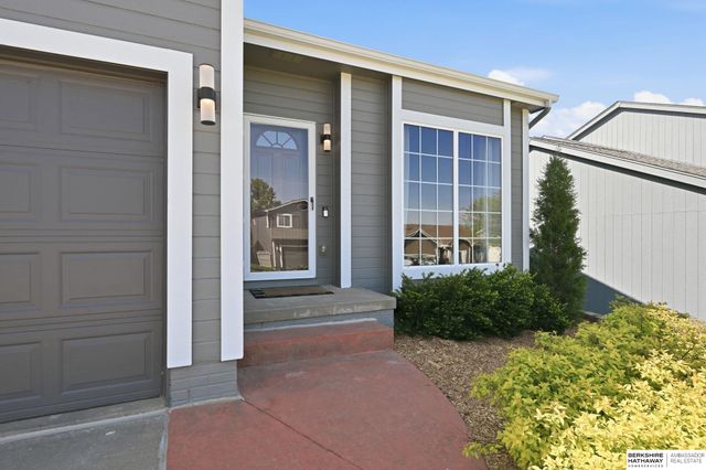15085 Meredith Avenue, Omaha, NE 68116