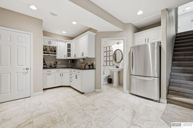 15085 Meredith Avenue, Omaha, NE 68116