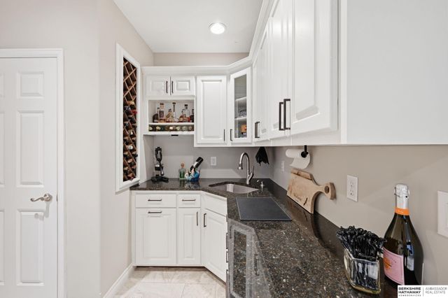 15085 Meredith Avenue, Omaha, NE 68116