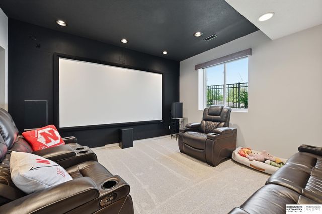 15085 Meredith Avenue, Omaha, NE 68116