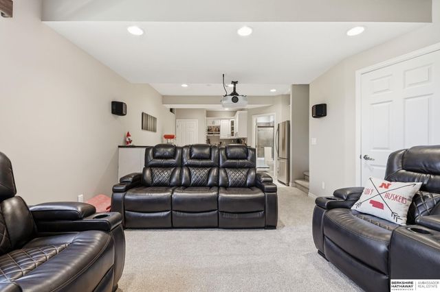15085 Meredith Avenue, Omaha, NE 68116