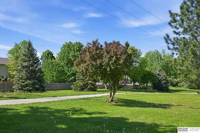 15085 Meredith Avenue, Omaha, NE 68116