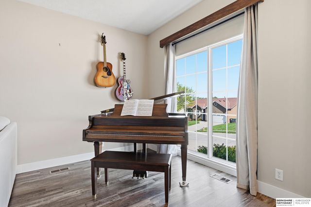 15085 Meredith Avenue, Omaha, NE 68116