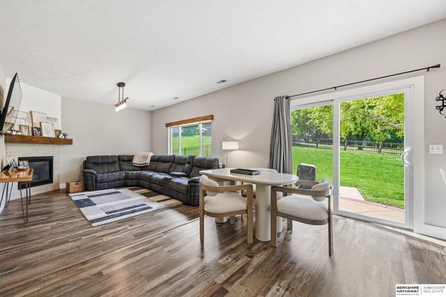 15085 Meredith Avenue, Omaha, NE 68116