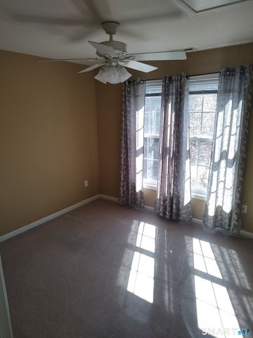 16 Fieldstone Court 16, North Haven, CT 06473