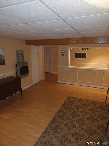 16 Fieldstone Court 16, North Haven, CT 06473