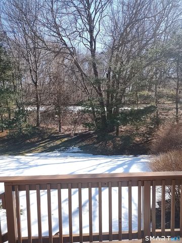 16 Fieldstone Court 16, North Haven, CT 06473