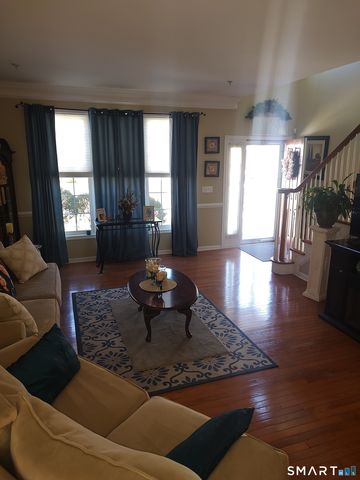 16 Fieldstone Court 16, North Haven, CT 06473