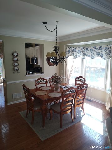 16 Fieldstone Court 16, North Haven, CT 06473