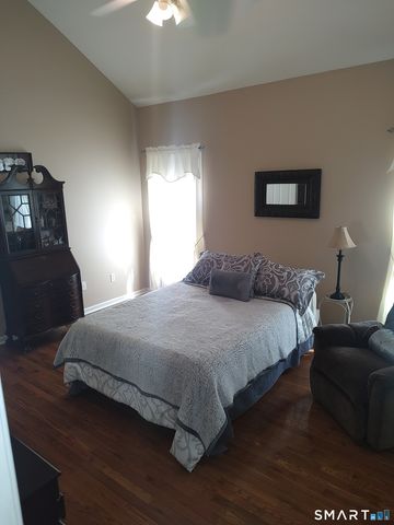 16 Fieldstone Court 16, North Haven, CT 06473