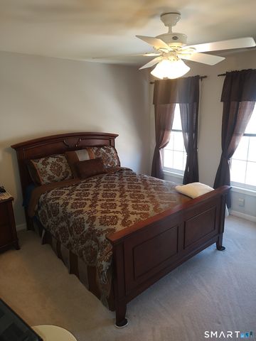 16 Fieldstone Court 16, North Haven, CT 06473