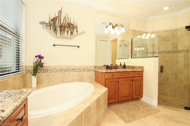 3122 Aviamar CIR, Naples, FL 34114