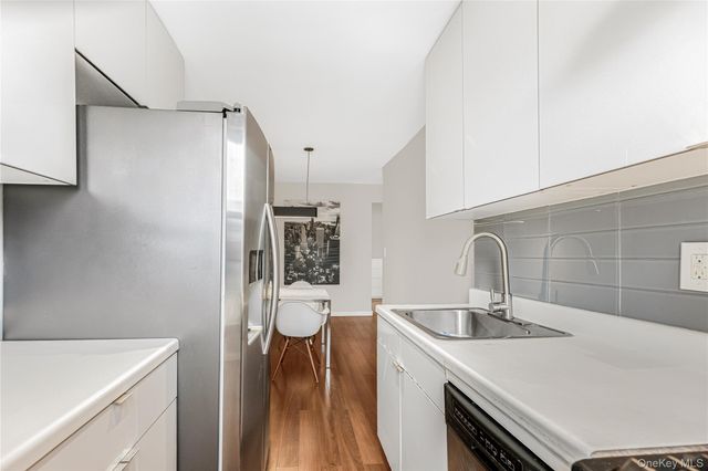 77 Bronx River Road 5H, Yonkers, NY 10704