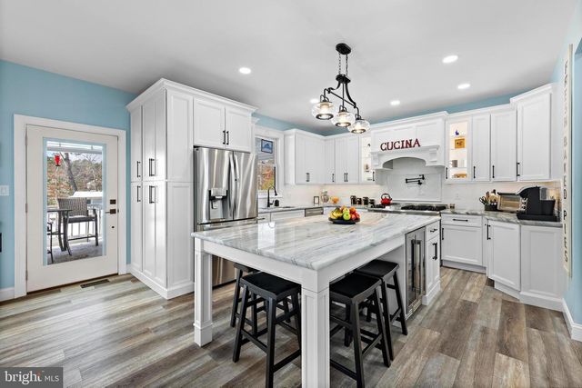 1090 RIDGE AVE, Manahawkin, NJ 08050