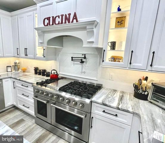 1090 RIDGE AVE, Manahawkin, NJ 08050