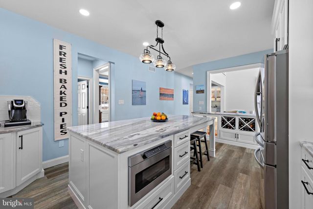 1090 RIDGE AVE, Manahawkin, NJ 08050