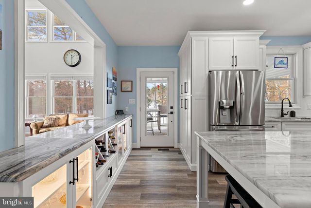 1090 RIDGE AVE, Manahawkin, NJ 08050