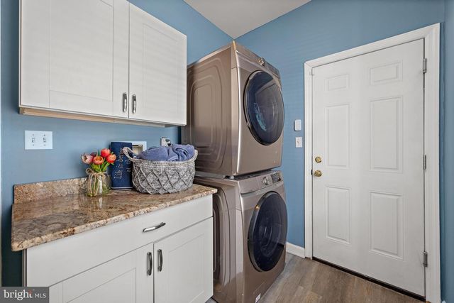 1090 RIDGE AVE, Manahawkin, NJ 08050