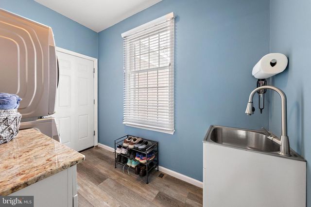 1090 RIDGE AVE, Manahawkin, NJ 08050