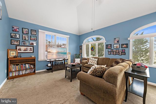 1090 RIDGE AVE, Manahawkin, NJ 08050