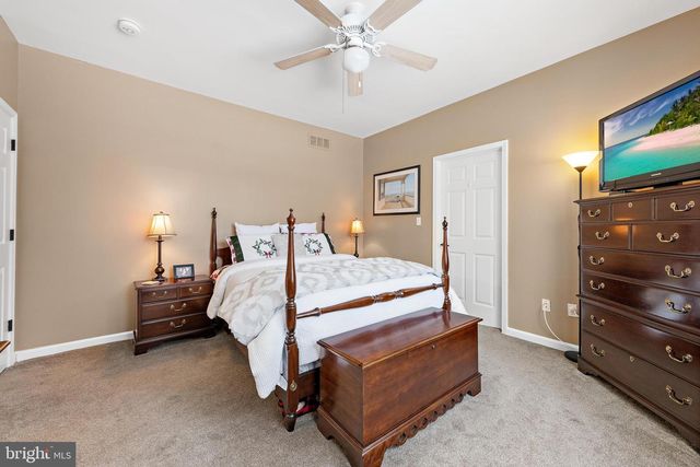 1090 RIDGE AVE, Manahawkin, NJ 08050