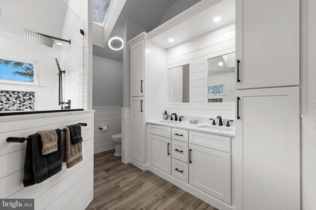 1090 RIDGE AVE, Manahawkin, NJ 08050