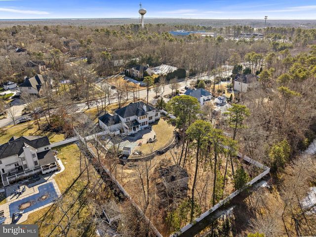 1090 RIDGE AVE, Manahawkin, NJ 08050