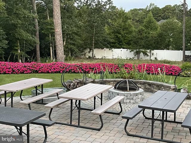 1090 RIDGE AVE, Manahawkin, NJ 08050