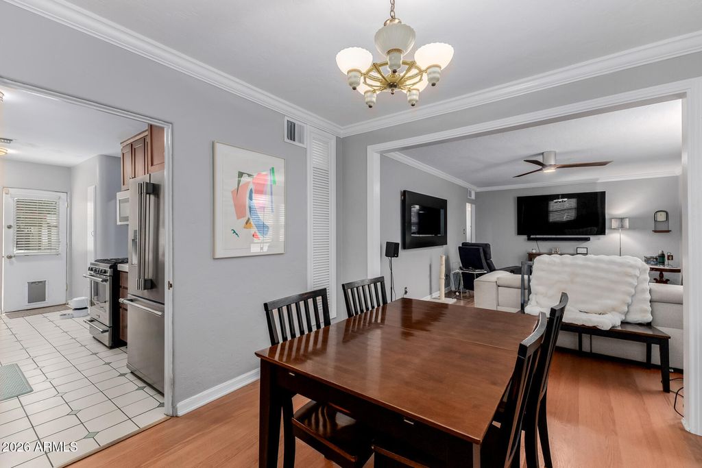 Image 13 of property listing at 521 W WILSHIRE Drive, Phoenix, AZ 85003