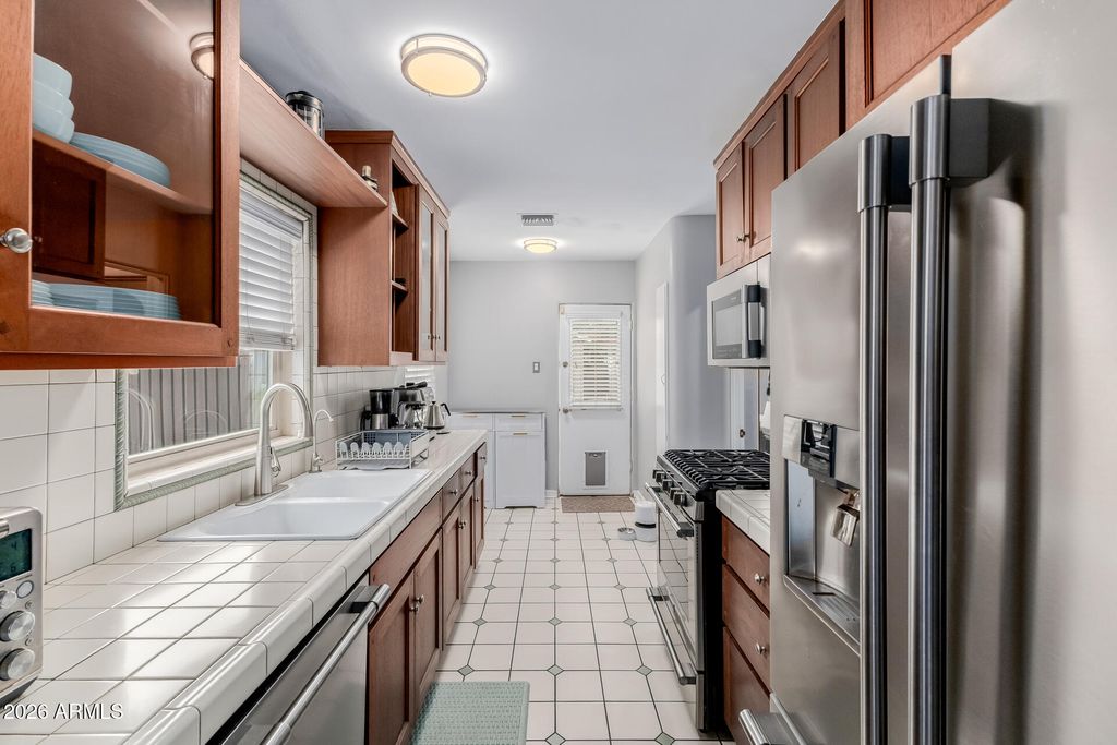 Image 14 of property listing at 521 W WILSHIRE Drive, Phoenix, AZ 85003