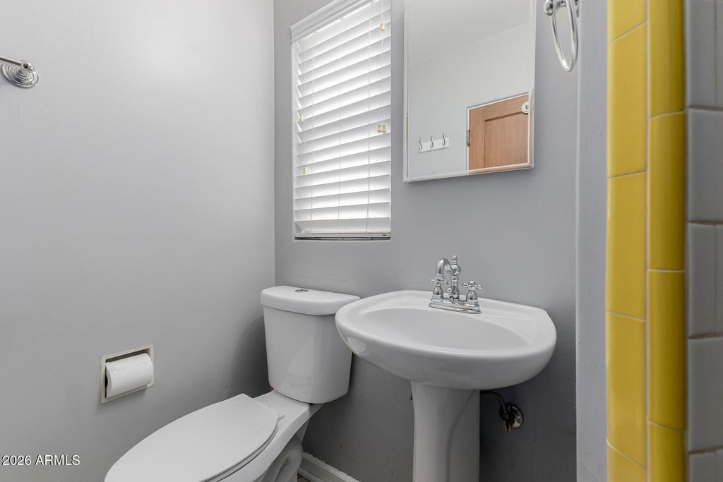 Image 17 of property listing at 521 W WILSHIRE Drive, Phoenix, AZ 85003