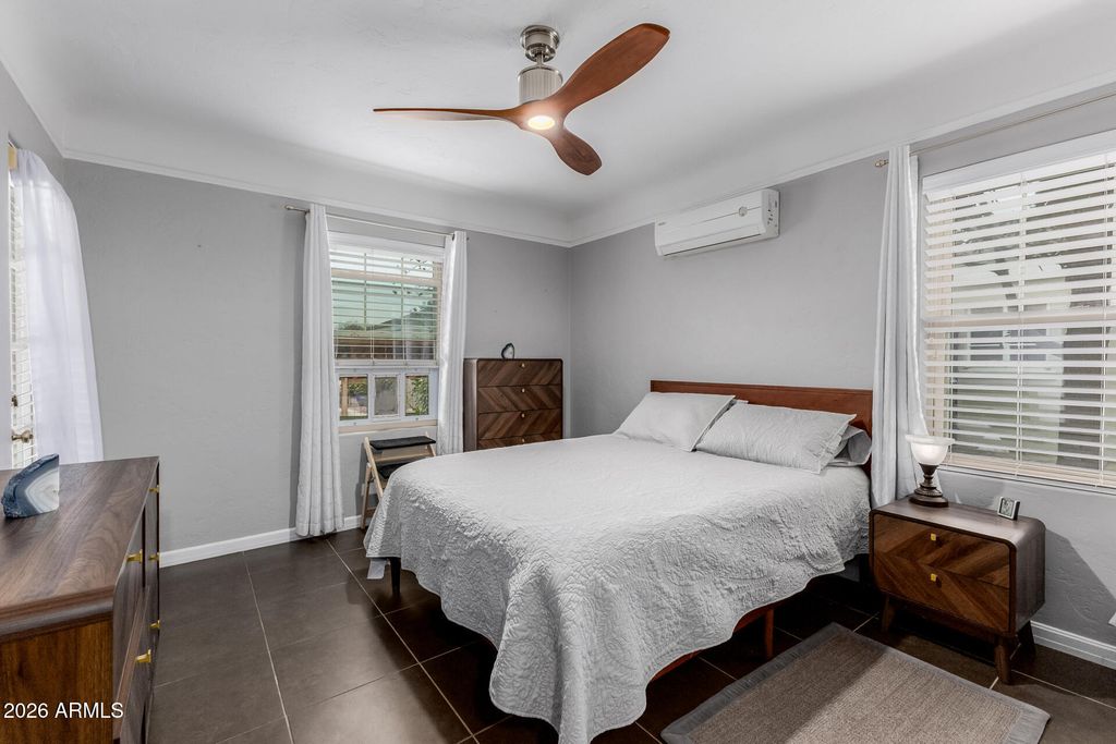 Image 18 of property listing at 521 W WILSHIRE Drive, Phoenix, AZ 85003