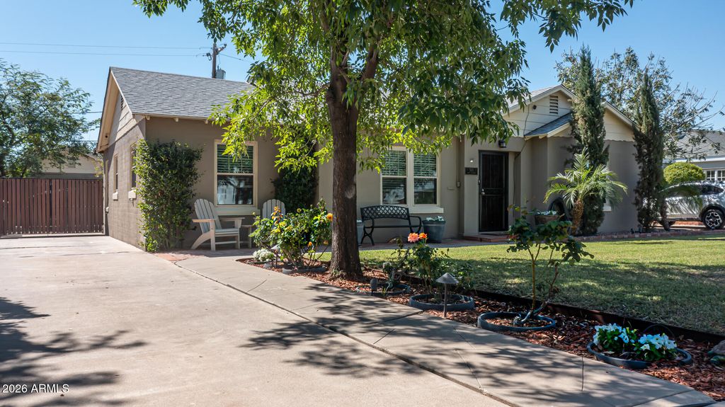 Image 2 of property listing at 521 W WILSHIRE Drive, Phoenix, AZ 85003