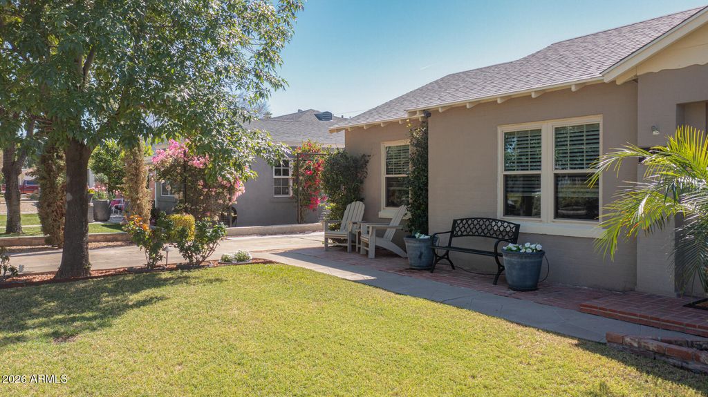 Image 3 of property listing at 521 W WILSHIRE Drive, Phoenix, AZ 85003