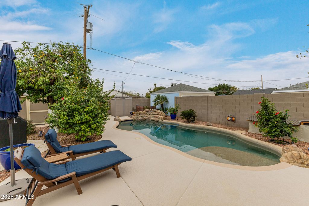 Image 31 of property listing at 521 W WILSHIRE Drive, Phoenix, AZ 85003